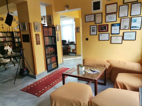 Communal lounge/ TV room