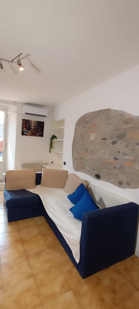 Living room, Photo of the whole room, Seating area, air conditioner