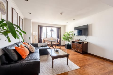 View (from property/room), Living room, Dining area, City view, Entertainment