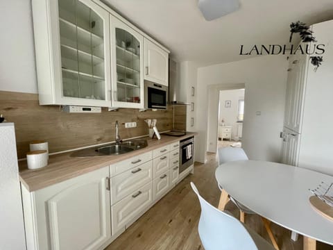 Kitchen or kitchenette, Dining area, stove