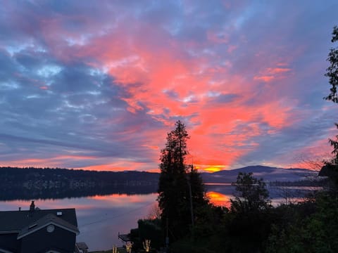 Natural landscape, Lake view, Mountain view, Sunrise