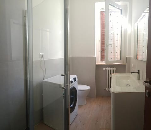 Shower, Toilet, Bathroom, washing machine