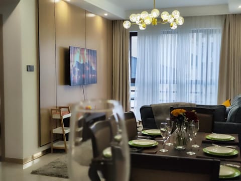 TV and multimedia, Living room, Seating area, Dining area