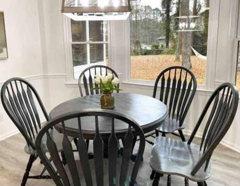 Colonial Stay- 7 BR-up to 14 Guests House in Alpharetta