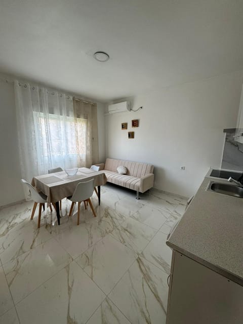 Kitchen or kitchenette, Living room, Seating area, Dining area