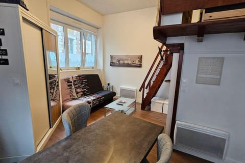 Old Arras studio avec mezzanine Apartment in Arras