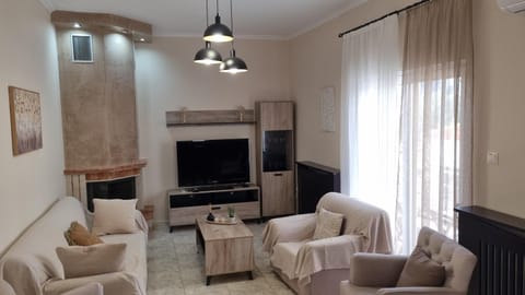 TV and multimedia, Living room, Seating area, air conditioner