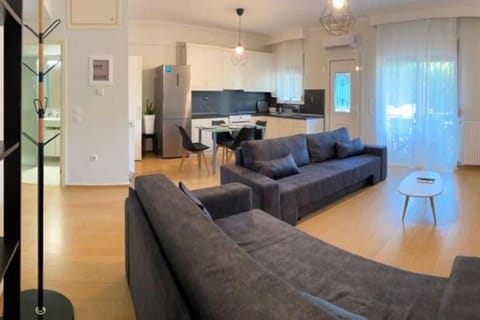 Kitchen or kitchenette, Seating area, Dining area