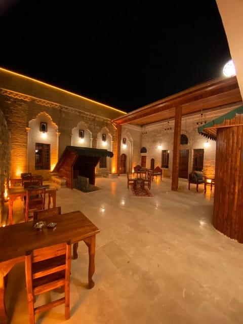 Night, Seating area