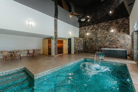 Hot Tub, Swimming pool