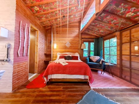 Cabana de Madeira No Lago c Ofurô e Lareira junto Natureza Cabana-Kel Apartment in State of Rio de Janeiro