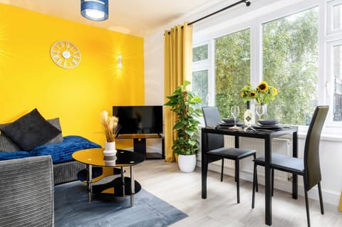 TV and multimedia, Seating area, Dining area, Evening entertainment