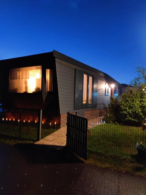 Tiny Beachhouse - New Vennepark Wenduine Campground/ 
RV Resort in De Haan