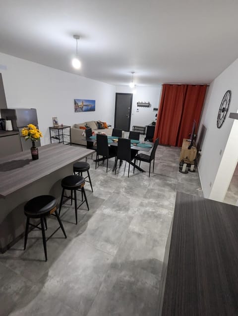 TV and multimedia, Kitchen or kitchenette, Living room, Dining area