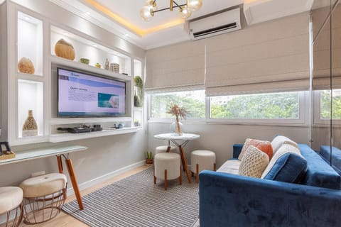 TV and multimedia, Living room, Decorative detail, Seating area, air conditioner