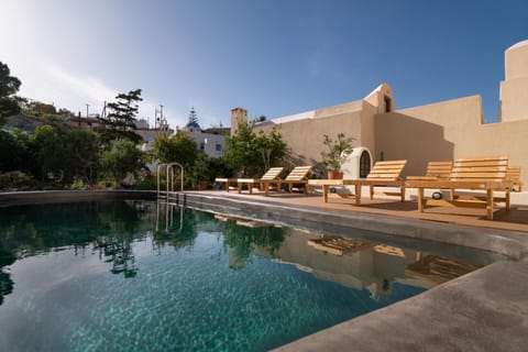 Seating area, Pool view, Swimming pool, sunbed