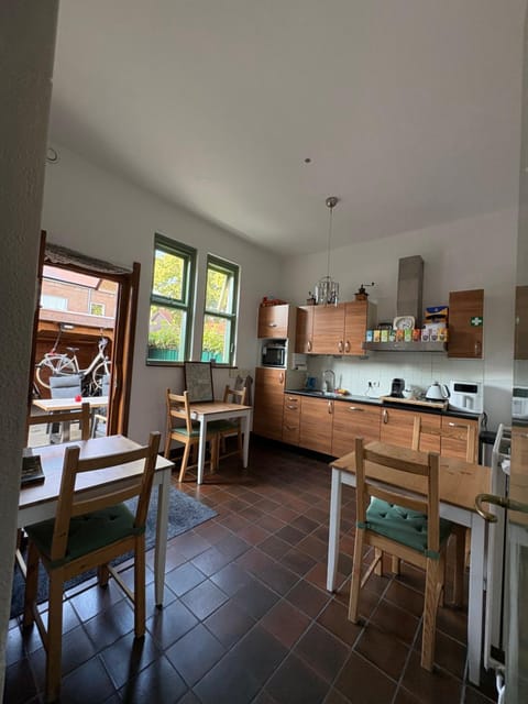 Kitchen or kitchenette, Communal kitchen