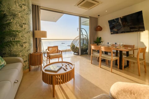 TV and multimedia, Balcony/Terrace, Dining area, Sea view