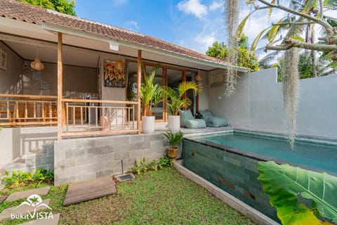 Day, Swimming pool