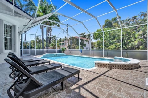 Patio, Day, View (from property/room), Balcony/Terrace, Pool view, Swimming pool, Swimming pool, sunbed