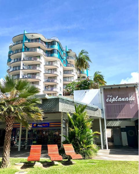 Property building, Restaurant/places to eat, Swimming pool