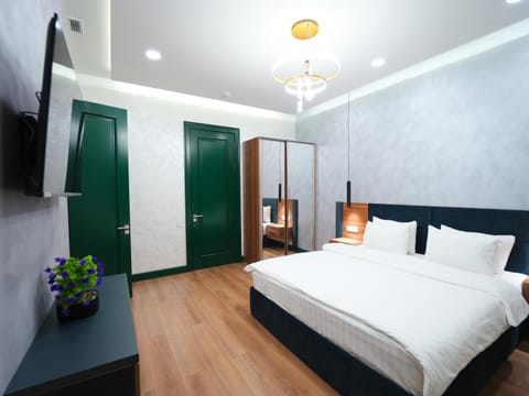Bed, TV and multimedia, Photo of the whole room, Bedroom, wardrobe