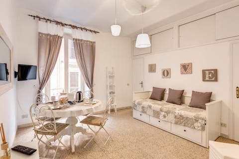Bed, Living room