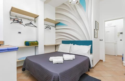 Bedroom, towels