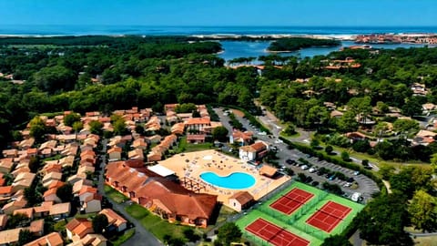 Property building, Bird's eye view, Swimming pool