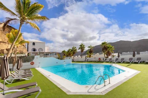 Restaurant/places to eat, Swimming pool, Sunrise, Sunset, sunbed
