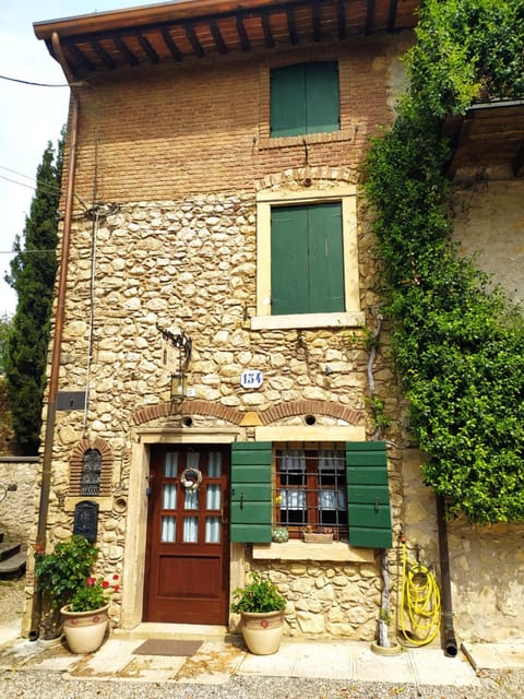 L'Affresco, rural house in Valpolicella Courtyard House in Veneto