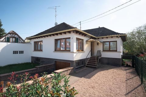 Maison Chaleureuse avec parking gratuit sur place Villa in Illkirch-Graffenstaden