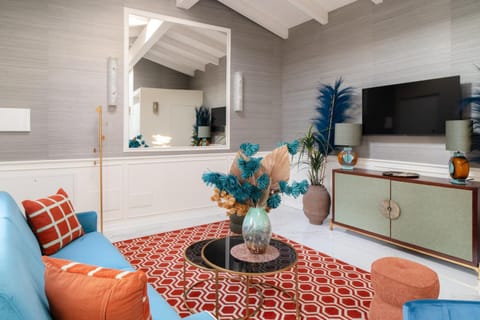 TV and multimedia, Living room, Evening entertainment