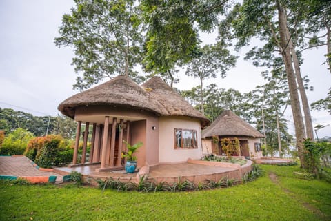 Property building, Natural landscape, Garden, Lake view, Lake view
