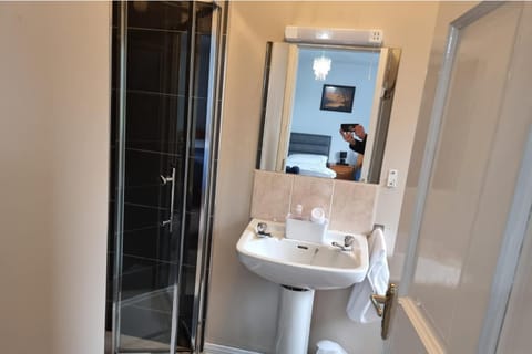 3-Beds Sleep 7 with Garden & Private Parking House in Leitrim, Co. Leitrim, Ireland