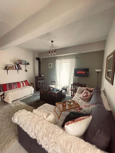 Living room, Seating area