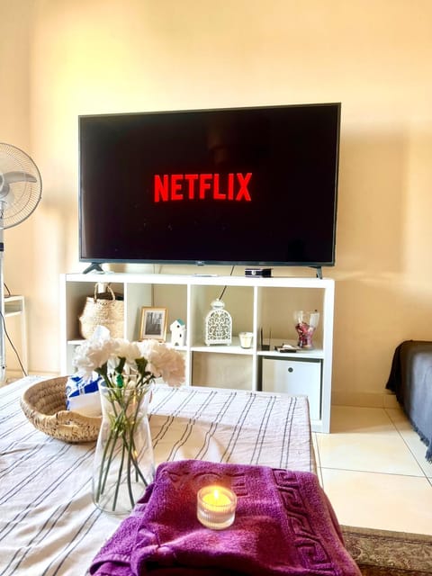 Communal lounge/ TV room, TV and multimedia, Living room, Evening entertainment