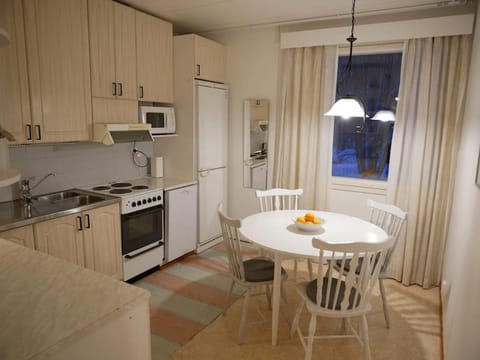 Kitchen or kitchenette, Dining area, dishwasher, oven