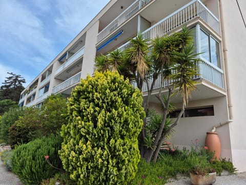 Appartement studio Fabregas vue mer Apartment in La Seyne-sur-Mer