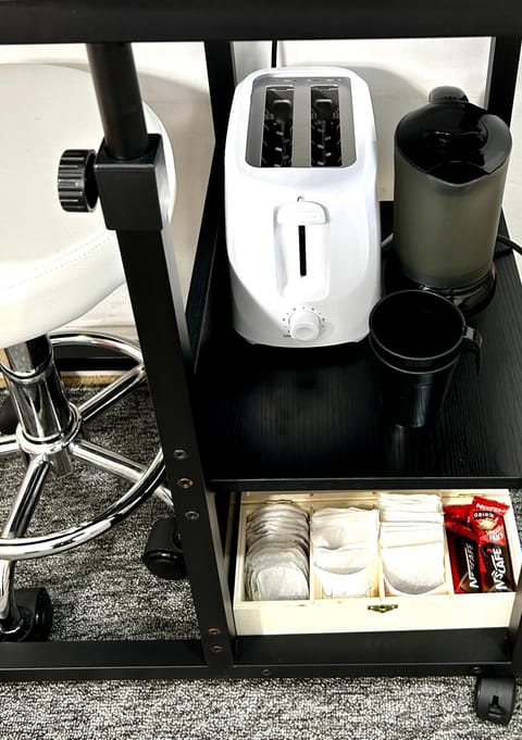 Coffee/tea facilities, Kitchen or kitchenette, toaster