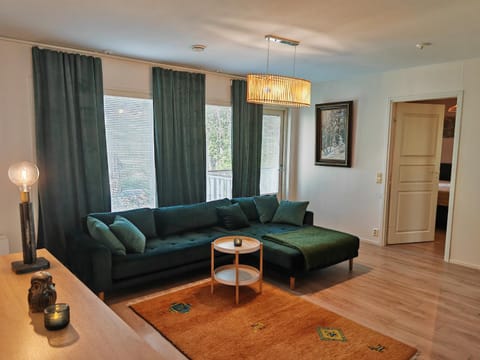 Communal lounge/ TV room, TV and multimedia, Living room, Seating area, Evening entertainment