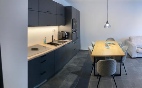 Kitchen or kitchenette, Living room, Seating area, Dining area