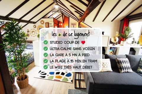 Living room, Text overlay