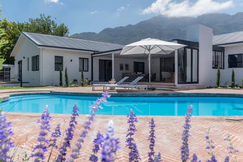 Property building, Patio, Day, Garden, Garden view, Mountain view, Swimming pool, sunbed