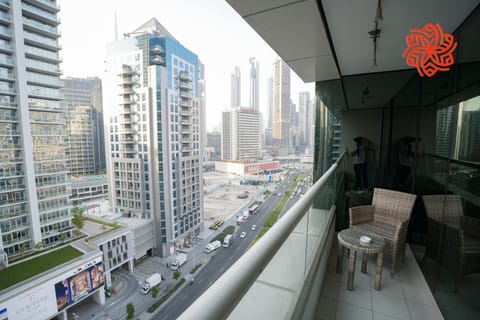 Property building, View (from property/room), Balcony/Terrace, Seating area, City view, Street view, Location