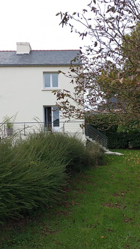 Property building, Garden, Balcony/Terrace, Garden view