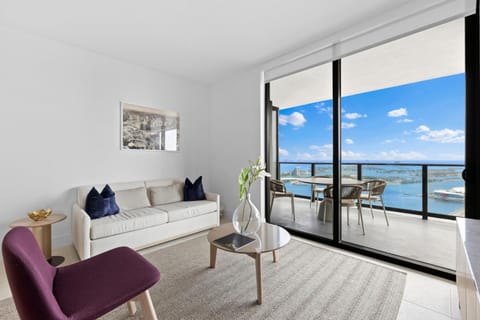 View (from property/room), Balcony/Terrace, Living room, Seating area