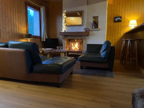Living room, fireplace