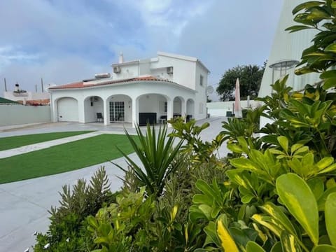 Property building, Spring, Day, Garden, Garden view