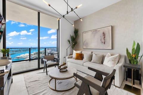 Natural landscape, View (from property/room), Balcony/Terrace, Living room, Seating area, Sea view